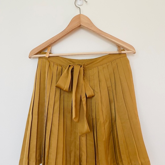 GAP Golden Pleated Mini Skirt - Picture 1 of 3